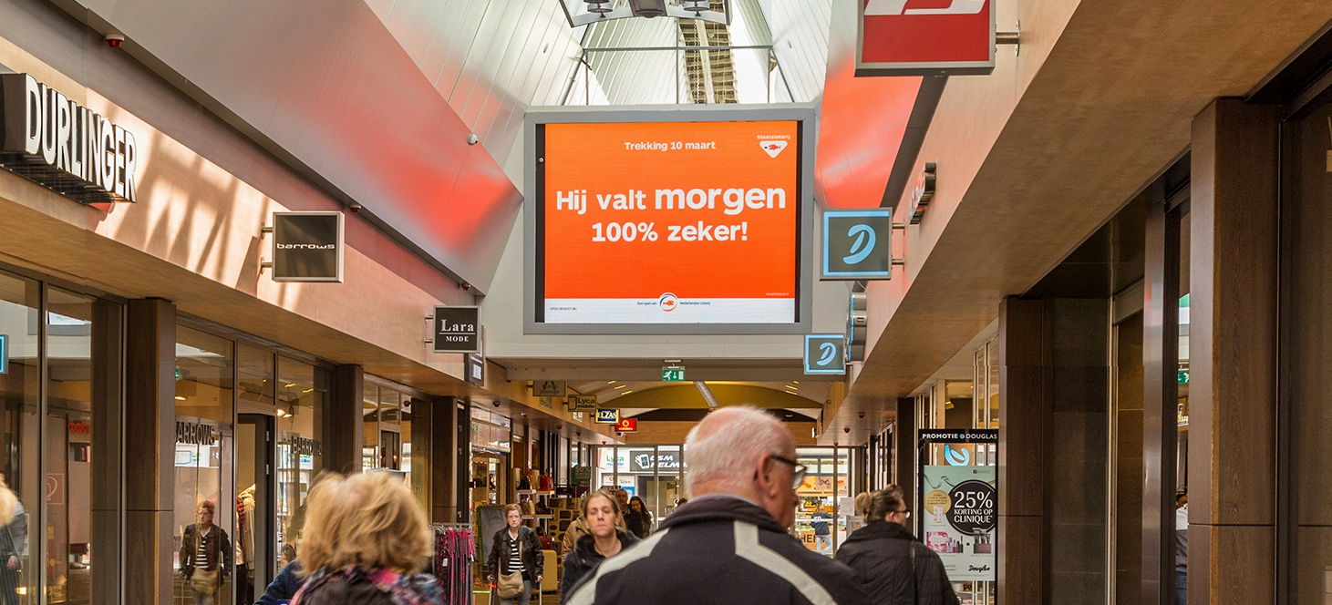 Reclamescherm in winkelcentrum